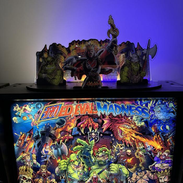 Topper Medieval madness - Plaque de plexi, support bois et éclairage led